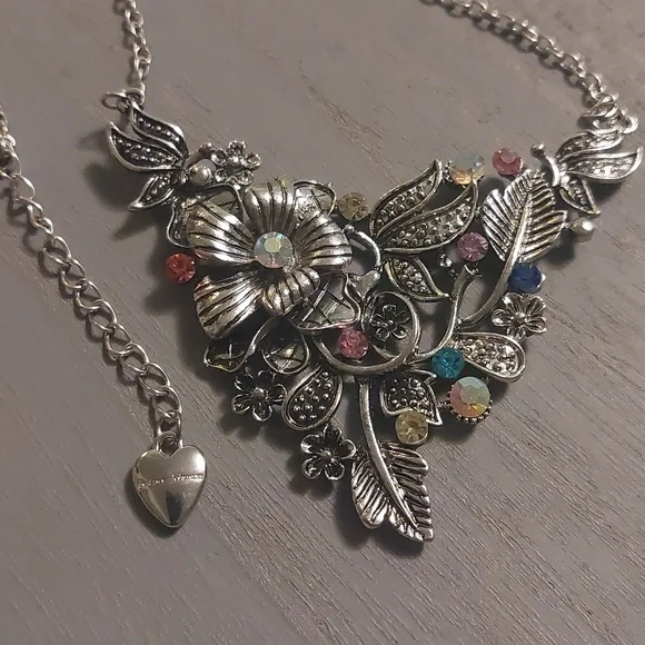 Betsey Johnson Silvertone Floral Multi Color Rhinestone Necklace 18" - Picture 6 of 17